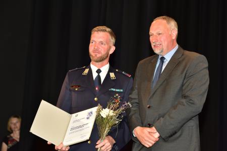 Zahvalo župana je v imenu PDG Drežnica prevzel Tadej Fon, predsednik PGD Drežnica.